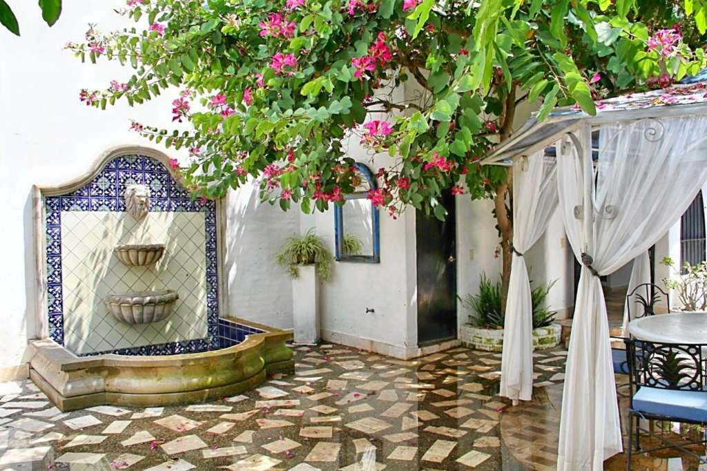 Villa del Arte exterior